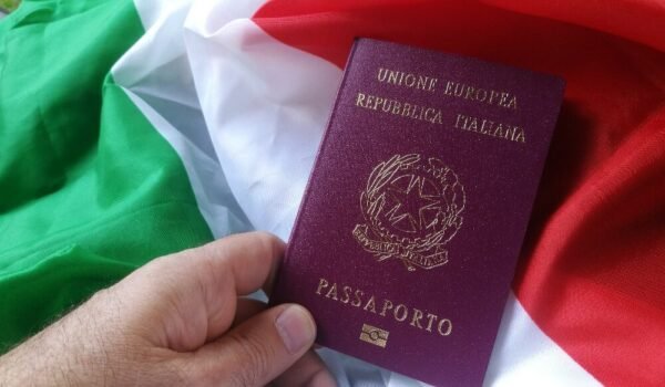 Kaufen Sie online einen echten italienischen Reisepass